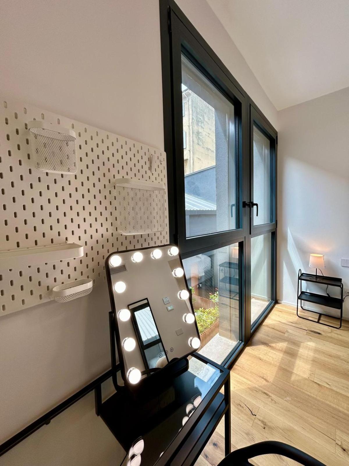 Kibilu Luxury Apt With Terrace, Isola District And Near Garibaldi Station Milão Exterior foto